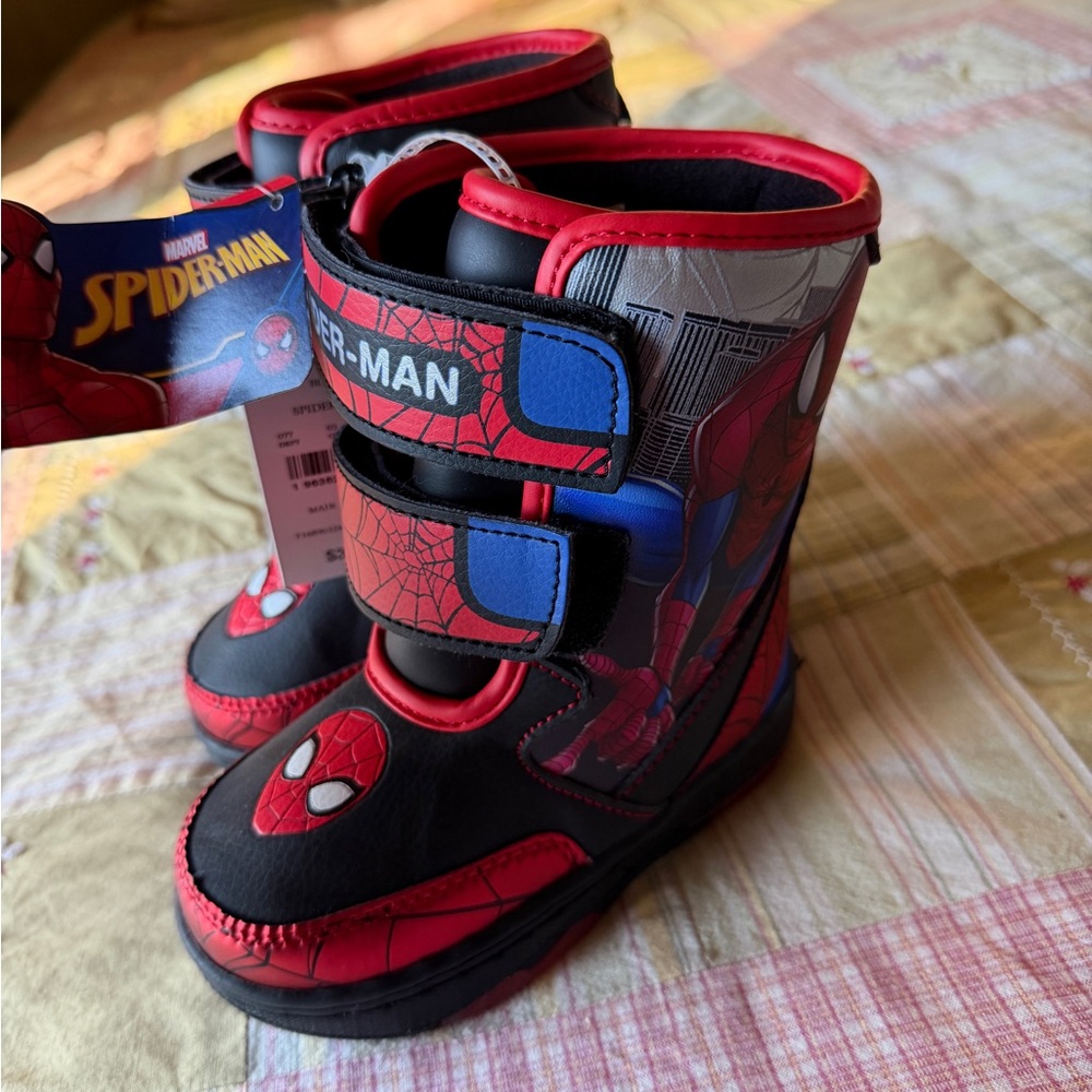 Spiderman Size 7 ‎ Toddler Red and Black Kids' LIGHTED Up Snow Boots NEW